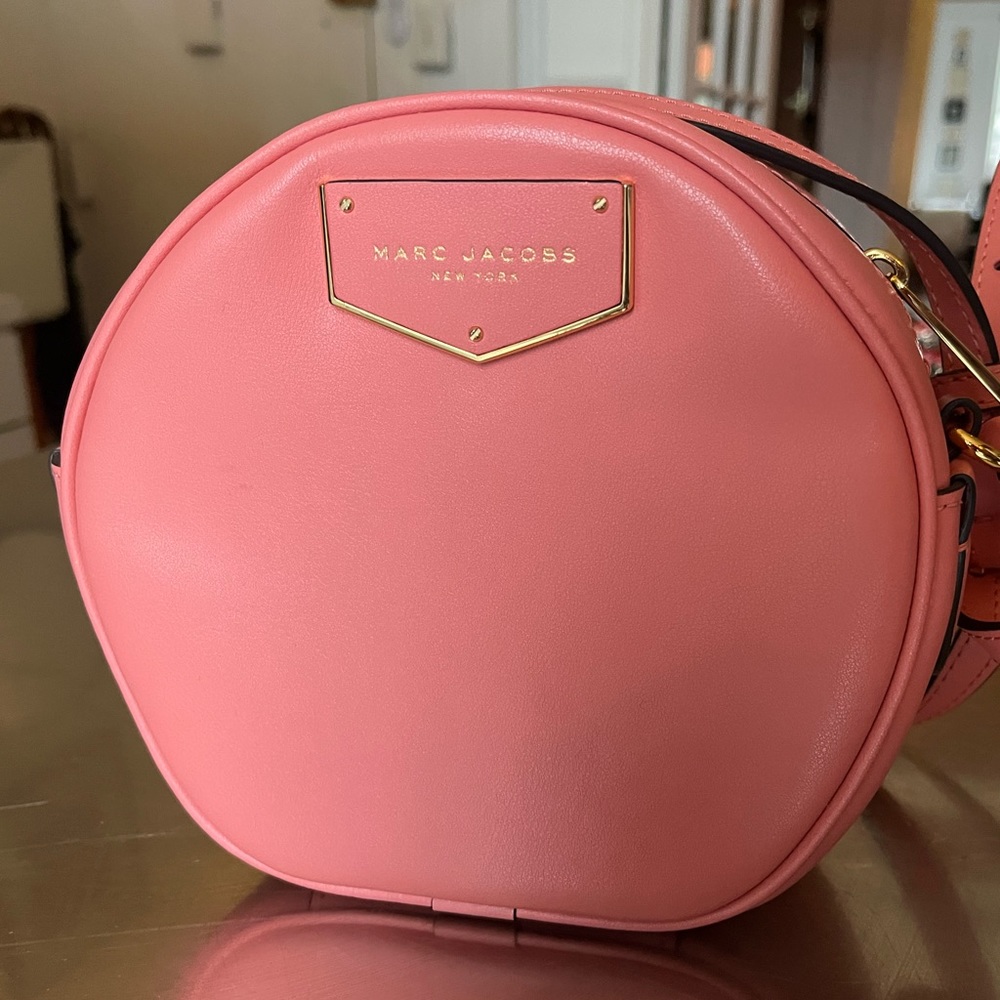 Marc Jacobs crossbody bag - like new.